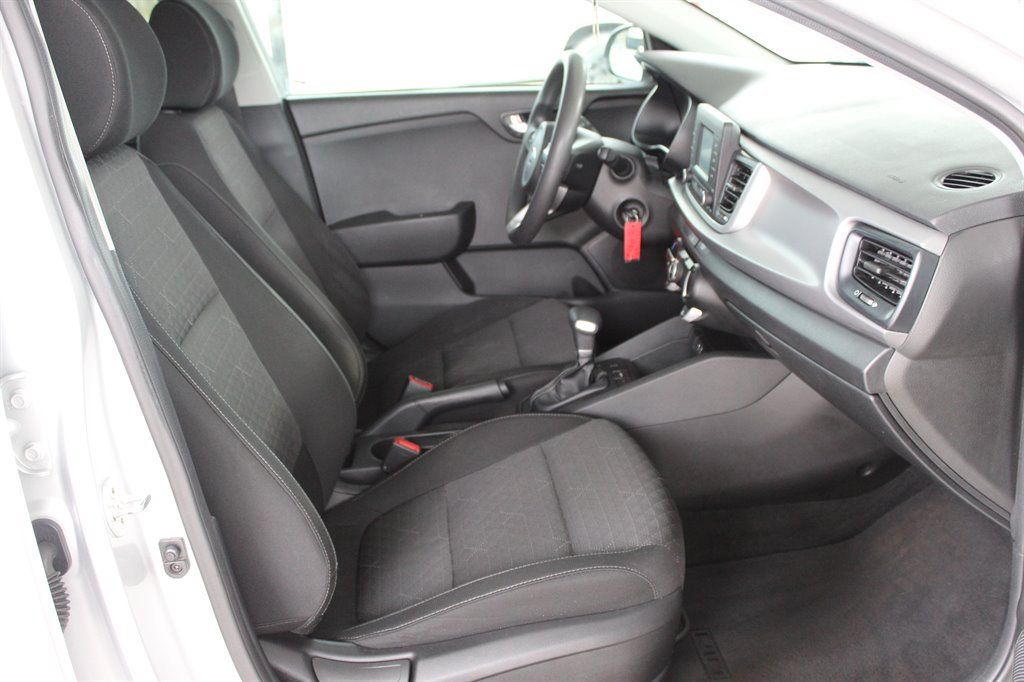 2018 Kia Rio 5-Door LX - Photo 10