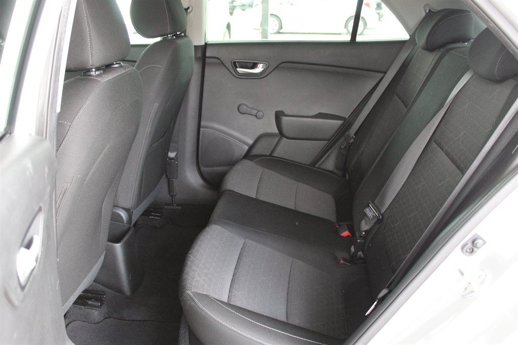 2018 Kia Rio 5-Door LX - Photo 8