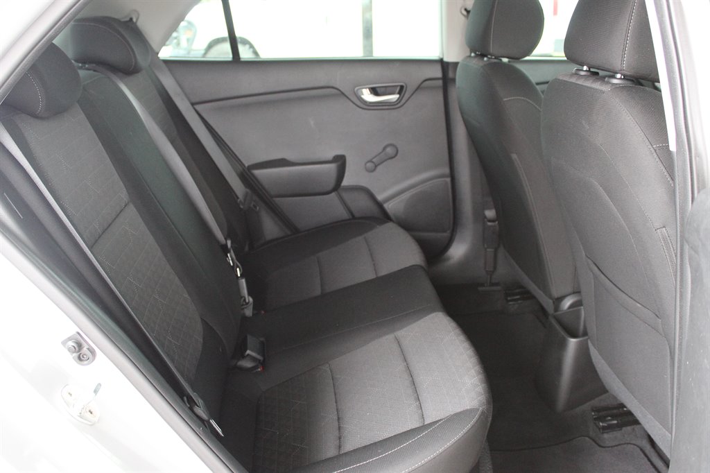 2018 Kia Rio 5-Door LX - Photo 9