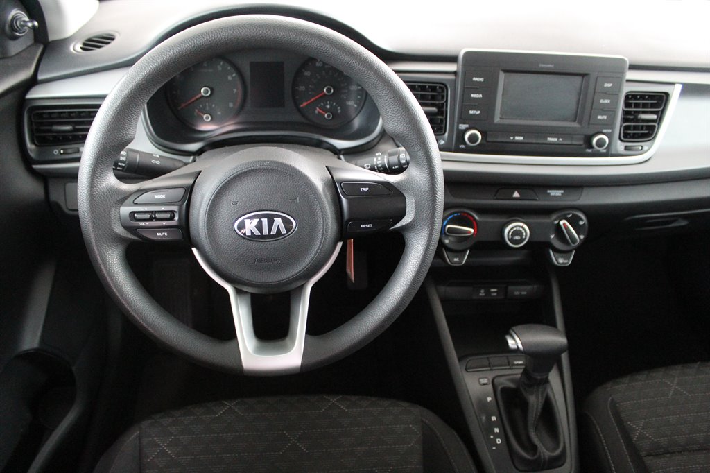 2018 Kia Rio 5-Door LX - Photo 12