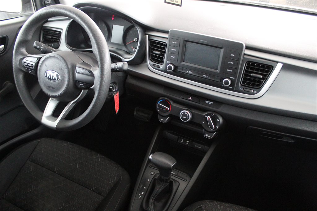 2018 Kia Rio 5-Door LX - Photo 11