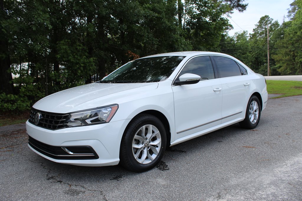 2017 Volkswagen Passat 1.8T S Auto's photo