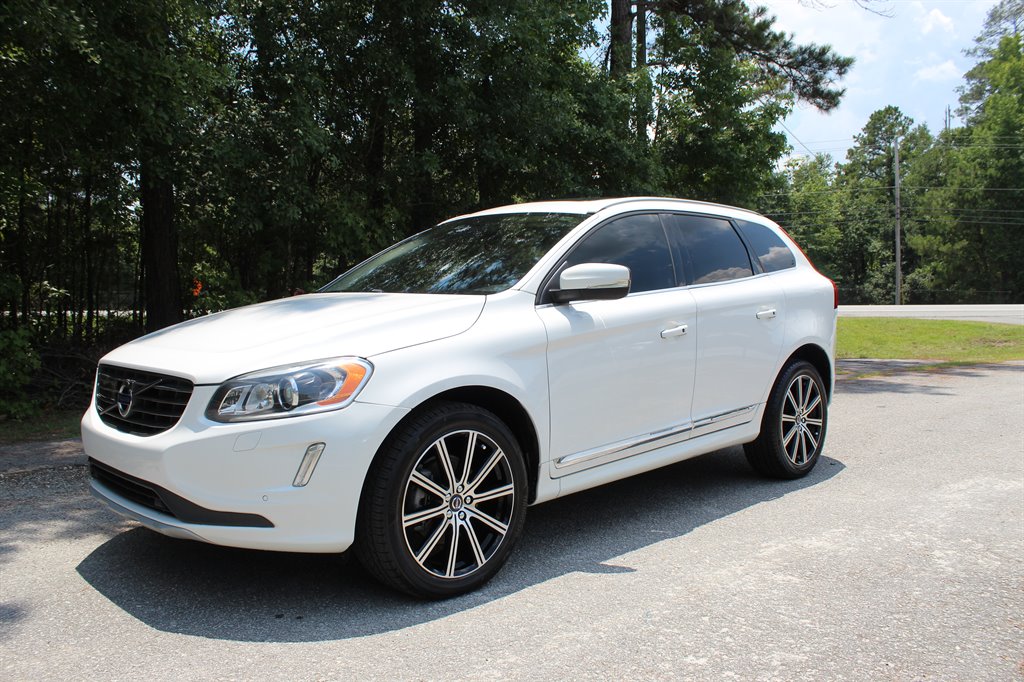 2016 Volvo XC60 T5 Drive-E FWD Platinum's photo